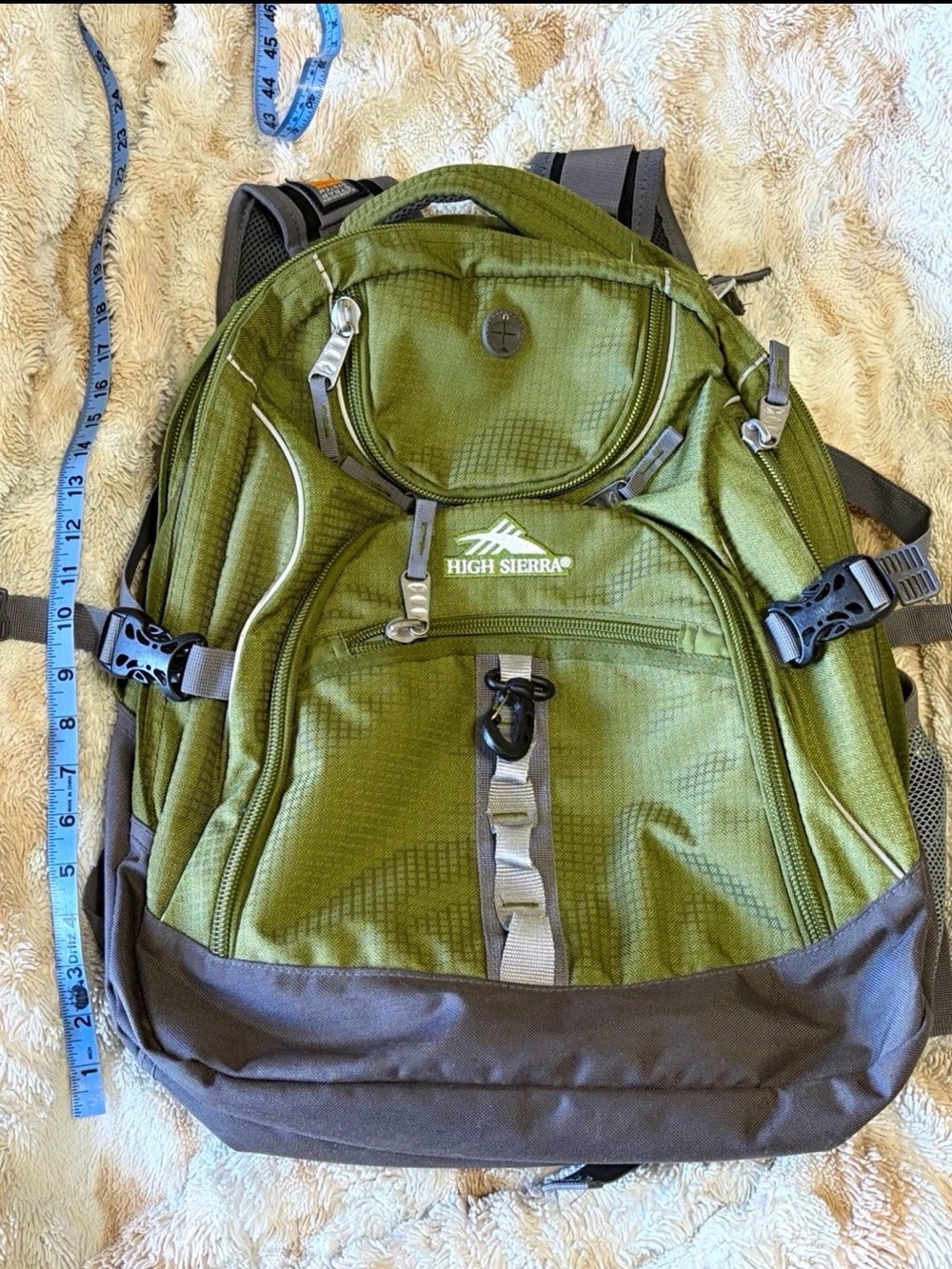 High Sierra Loop Multi-Compartment Suspension Strap Backpack